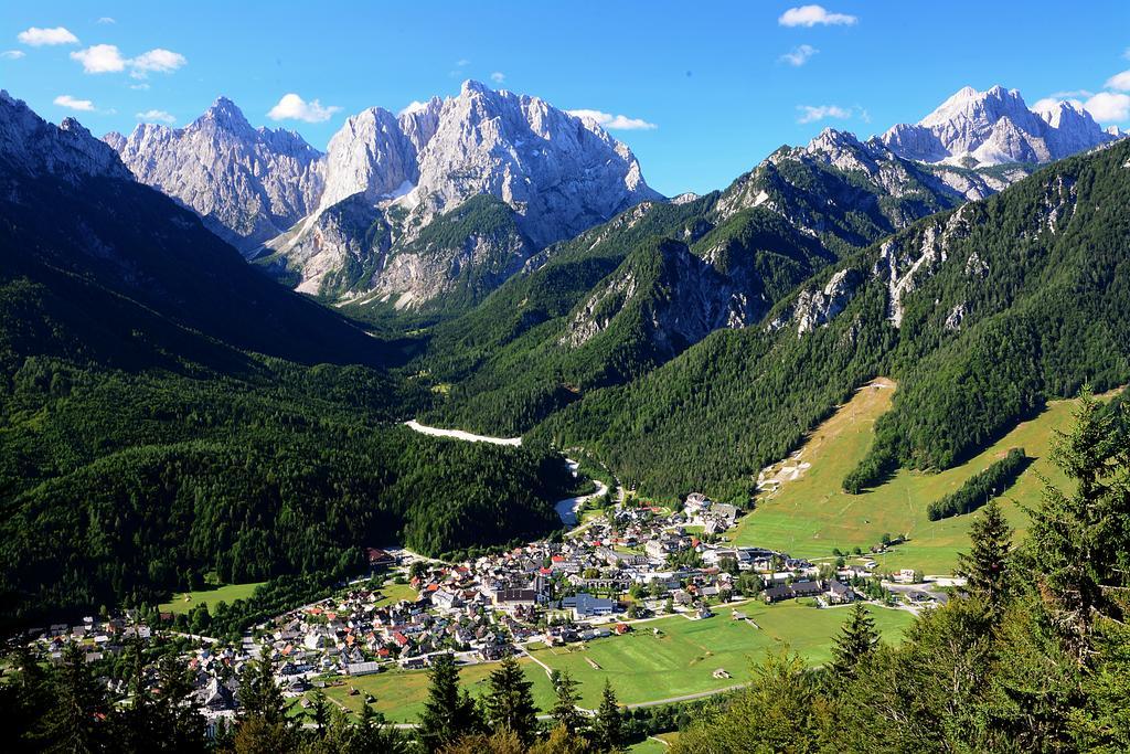 Apartment Mojstrovka With Terrace In City Center Kranjska Gora Pokoj fotografie